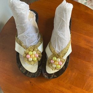 ❤️ CUTE BRAND NEW SLIPPER / SANDALS